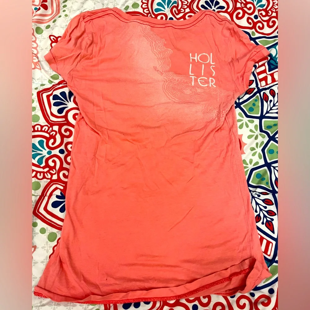 Two Hollister t-shirts. Multicolored. US size M. Decent condition. - Picture 2 of 6